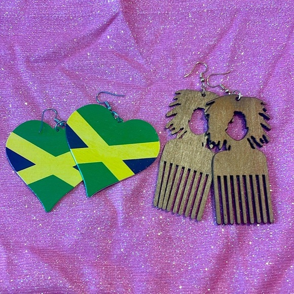 Empowering and beautifully crafted earrings - Picture 1 of 4